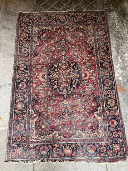 null Oriental Carpet
137 x 207 cm
