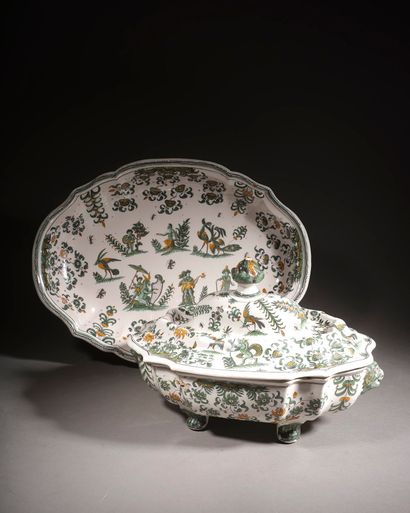 MOUSTIERS 
Covered oval terrine and its earthenware tray with polychrome decoration...