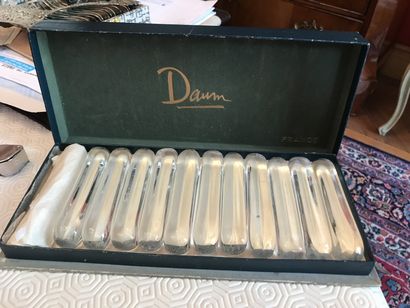 DAUM France 
Twelve crystal knife holders, signed. In their box.
