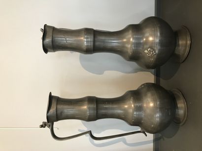 null Pair of high pewter pitchers
The body decorated with a fleur-de-lys in relief
H....