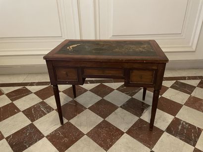 null Mahogany dressing table.
19th century.
Accidents and failures
68x87x50 cm.