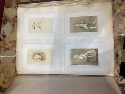 null 
1860

Artistes

Compositeurs

Hommes de lettre

Album

