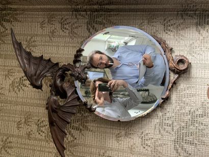 Dans le goût de Gabriel VIARDOT Charming mirror
In carved wood
Decoration of a dragon
H.... Gazette Drouot