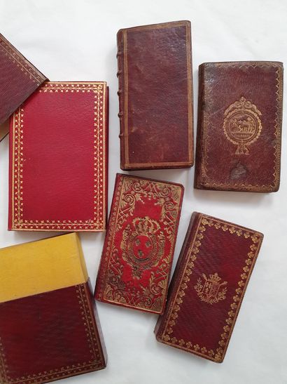 null ALMANACHS. 1778-1826. Ensemble 5 volumes in-18, maroquin de l'époque aux armes...