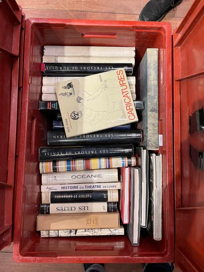null 
Quatre caisses de livres beaux-arts L. Fini, Matisse et divers 

 

