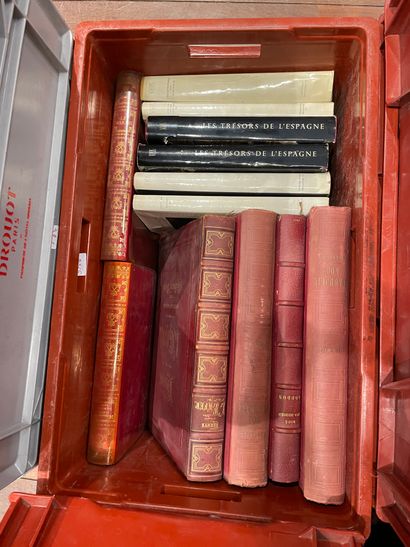 null 
Quatre caisses dictionnaire historique de paris, l’épopée du tabac, port royal,...