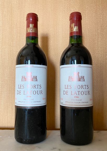 null 
2 bouteilles Les FORTS de LATOUR - 2nd vin CHÂTEAU LATOUR - Pauillac 1986                                           

Une...