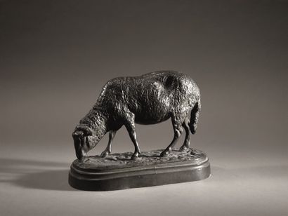 Rosa BONHEUR, 1822-1899 Mouton broutant
Sculpture en bronze à patine brune
Signée...
