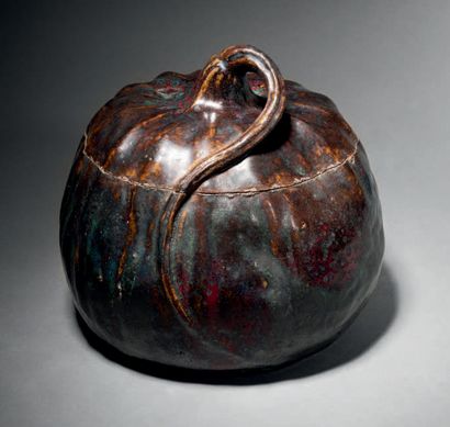 Pierre-Adrien DALPAYRAT (1844-1910) 
Courge
Covered stoneware pot with grooved stem...