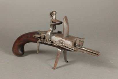 null Briquet-pistolet de table à silex en métal 

L. 20 cm 

Flandres 

Restaurations...