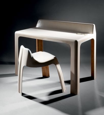 Patrick GINGEMBRE (XXe) & PAULUS (éditeur) White fibreglass desk-table with rectangular...