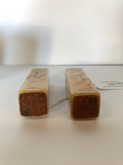 CHINE - Début du XXe siècle Two beige soapstone stamps engraved with landscapes.
The...