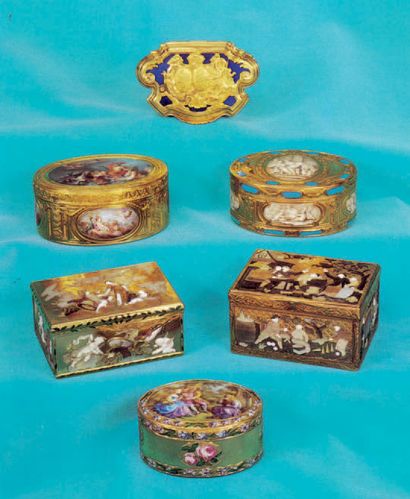 null Oval snuffbox in yellow gold and polychrome enamels.
Beautiful decoration in...