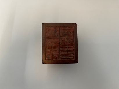 CHINE - XIXe siècle Trapezoidal wooden stamp. 3,4 x 6,5 x 5,6 cm.