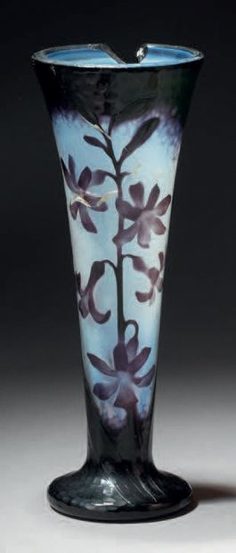 DAUM Horn vase on a pedestal. Proof in purple lined glass on a white opalescent background....