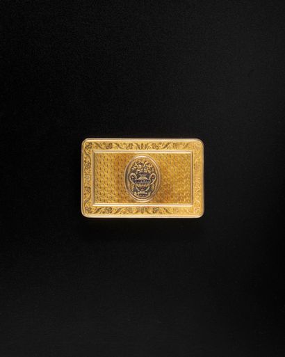 null Rectangular yellow gold box with guilloche reserve, centered on an oval medallion...