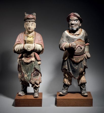 CHINE - XIXe siècle Deux statuettes de dignitaires en bois laqué polychrome, l'un...