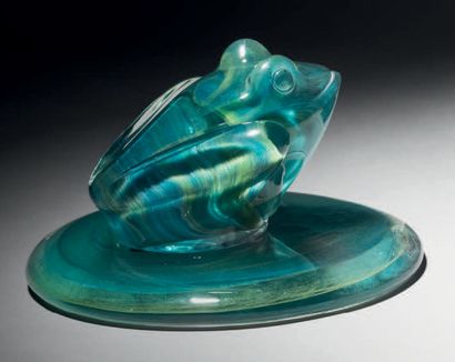 DAUM "Frog on its puddle". Green and blue mixed crystal proof.
Signed.
Height 11.5...