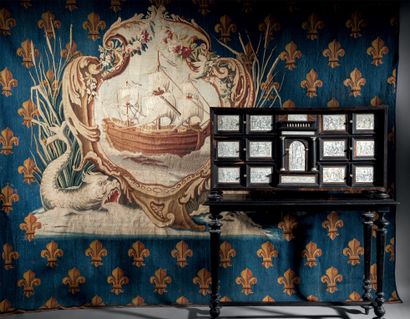 MANUFACTURES ROYALES D'AUBUSSON Tapestry door
On a Roy blue fleurdelisé background,...
