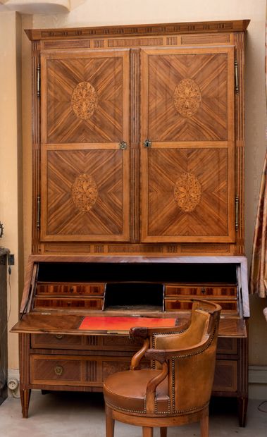 null Important scriban chest of drawers in veneer, marquetry and fruitwood fillets....