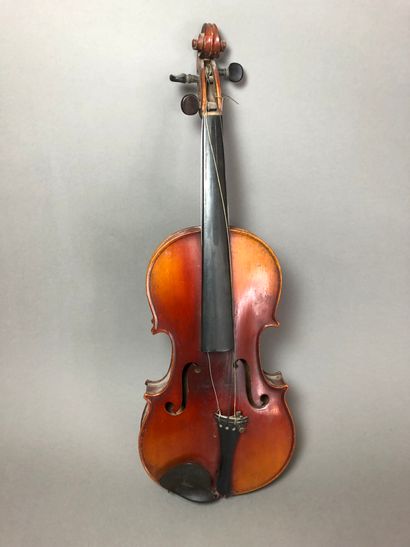 null Violon français
Fait à Mirecourt vers 1920
Chez Jérôme Thibouville-Lamy 356...