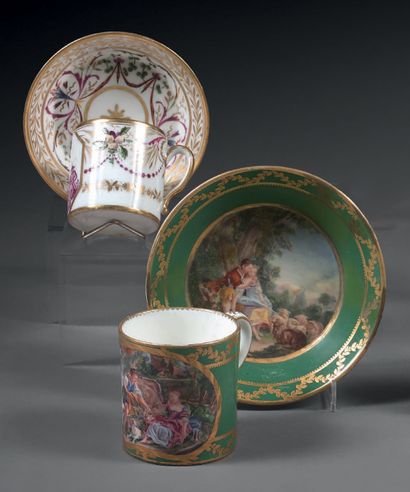 null Gobelet litron et sa soucoupe en porcelaine tendre de la première grandeur à...