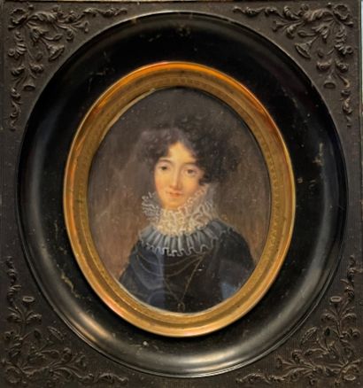Ecole FRANÇAISE vers 1830 
Portrait de femme en robe bleu à col de dentelle



Miniature...