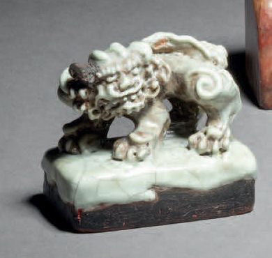 CHINE - XIXe siècle Rectangular black stoneware enamelled celadon crackled topped...