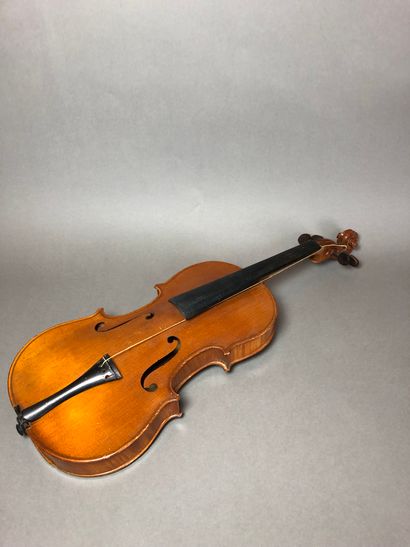 null French violin
Made in Mirecourt by Couesnon
Label of F. Breton, of which it...