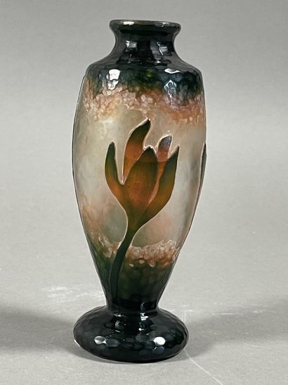 DAUM An ovoid vase on a pedestal with a hemmed neck. Proof in green-orange lined...