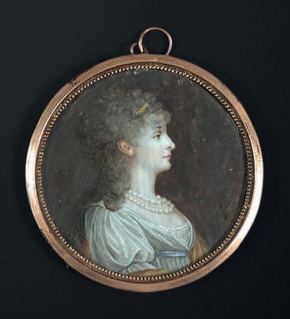 Ecole FRANCAISE vers 1800 
Portrait de femme en robe de voile en buste vers la droite



Miniature...