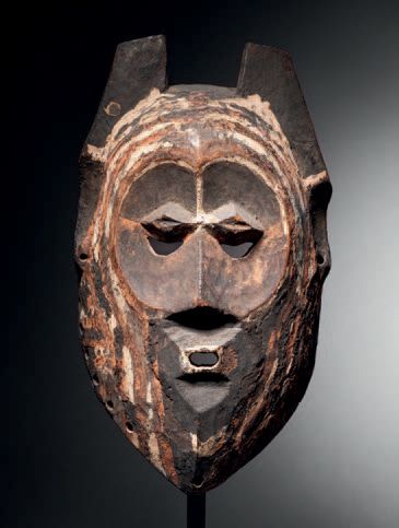 null Masque Bena Lulua, République Démocratique du Congo
Bois polychrome
H. 24 cm
Bena...