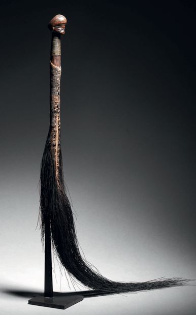 null Tshokwe/Lwena fly whisk, Angola
Wood, horsehair, leather and metal wire
H. 28...