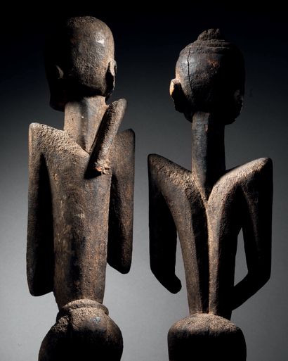 null Ɵ Couple debout Tellem, Dogon, Mali 1335-1455
Bois à patine légèrement croûteuse
H....