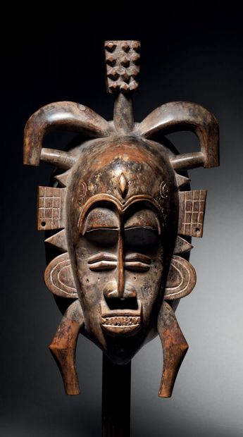 null Kpelie mask, Senoufo-Dioula, Ivory Coast
Wood
H. 32,5 cm
Senufo-Dioula kpelie...