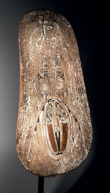 null Vayola war shield,
Aire Massim, Trobriand Islands,
Papua New Guinea
Wood, natural...