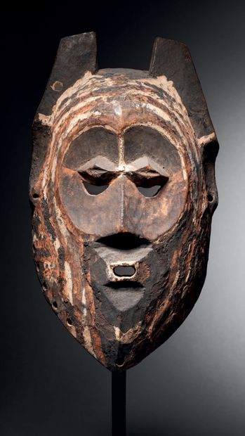 null Masque Bena Lulua, République Démocratique du Congo
Bois polychrome
H. 24 cm
Bena...