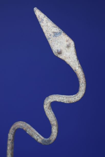  Un lot de deux fers votifs représentant des serpents. Lobi, Burkina Faso. H. 51...