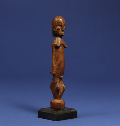 null 
Charming Janus statuette. 



Wood with honey patina. 



Lobi, Burkina Faso....