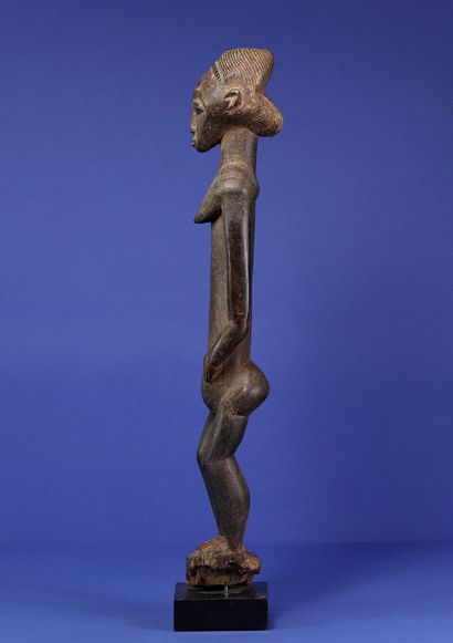 null 
Beautiful long statue of a standing female figure, arms along the body, trunk...