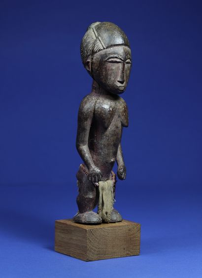 null 
Interesting statue representing a female figure, the arms detached from the...