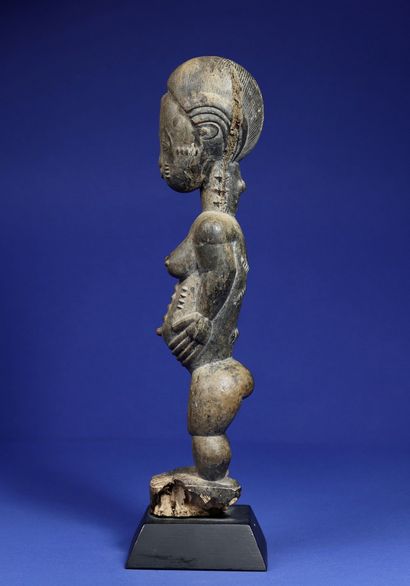  Beautiful female statue blolo bla (wife of the afterlife) with generous breasts,...