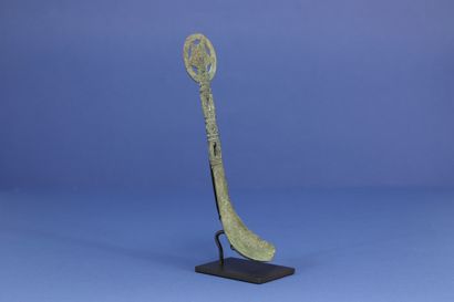 null 
Finely worked spoon, the handle decorated with geometrical patterns and a star...