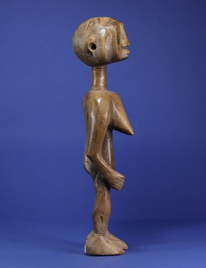 null 
Female statue with a vigorous style, the generous chest projected forward,...