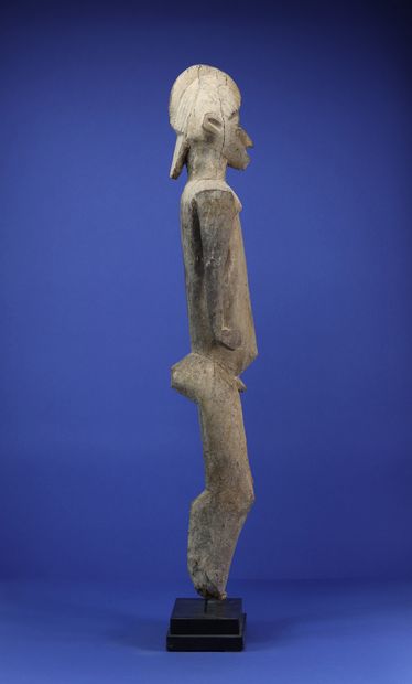 null 
Superb statue representing a standing male figure, the arms free of the body,...
