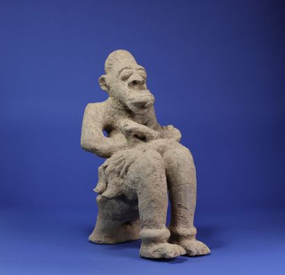 null 
Important and rare maternity statue known as a hàrberé, linked to the cult...