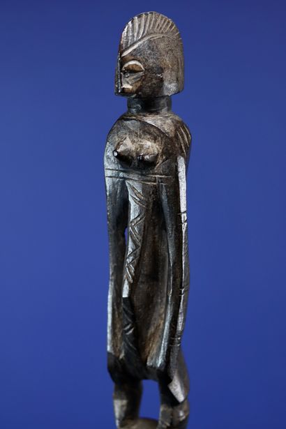 null 
Poro cane carved at the top with a female figure. 



Wood with a deep patina...