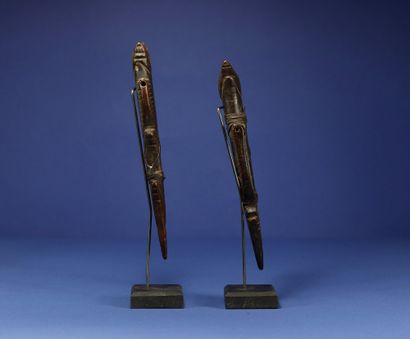 null 
Two whistles. 



Wood and leather. 



Nuna, Burkina Faso. 



H. 24 cm. 



Provenance...