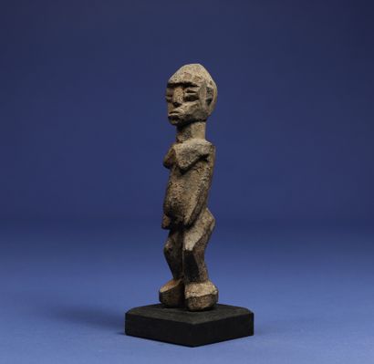 null 
Male statuette represented standing. 



Wood with a crusty patina. 



Lobi,...