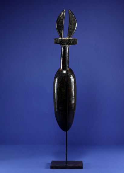 null 
Wakemia spoon, the spoon elongated, the handle decorated with a pair of horns....